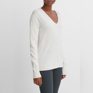 Vince 100% Cashmere Weekend V-Neck Sweater Heather white L
